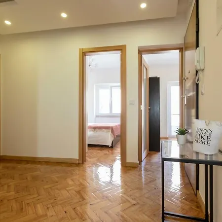 Apartment Like-home-t3 Apt-campolide, Near Amoreiras Mall
