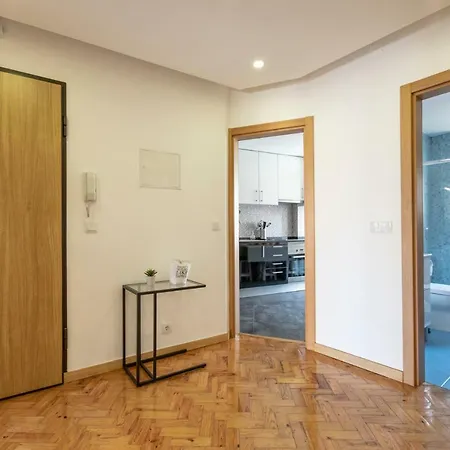 Like-home-t3 Apt-campolide, Near Amoreiras Mall Daire *