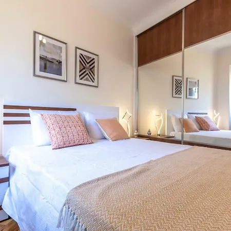 Like-home-t3 Apt-campolide, Near Amoreiras Mall Lisbon
