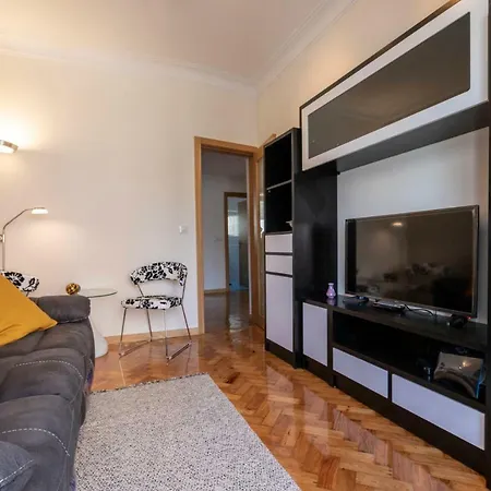 Like-home-t3 Apt-campolide, Near Amoreiras Mall Apartment