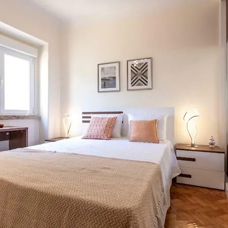 Like-home-t3 Apt-campolide, Near Amoreiras Mall * Lisbon